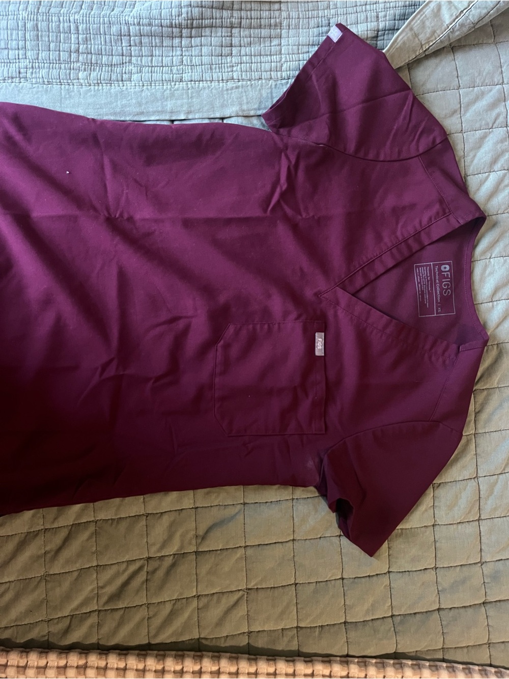 FIGS Catarina One-Pocket Scrub Top in Burgundy